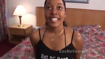 Ebony Hotel Facial - Teen-amateur - Ebony girl w big ass in black girl porn video - XLXX